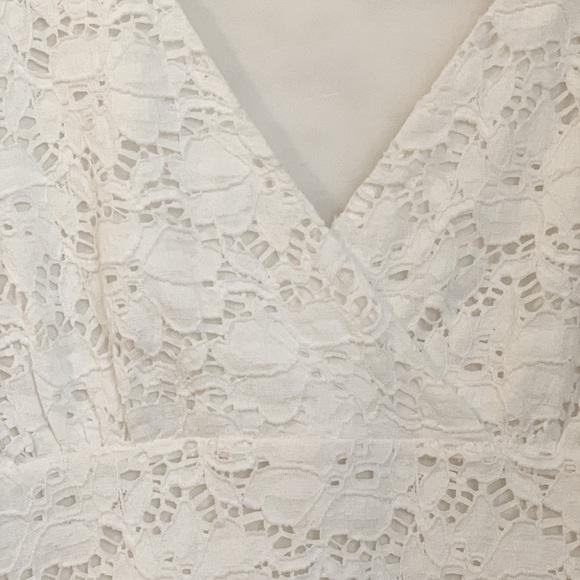 lace v-neck blouse - Picture 6 of 7